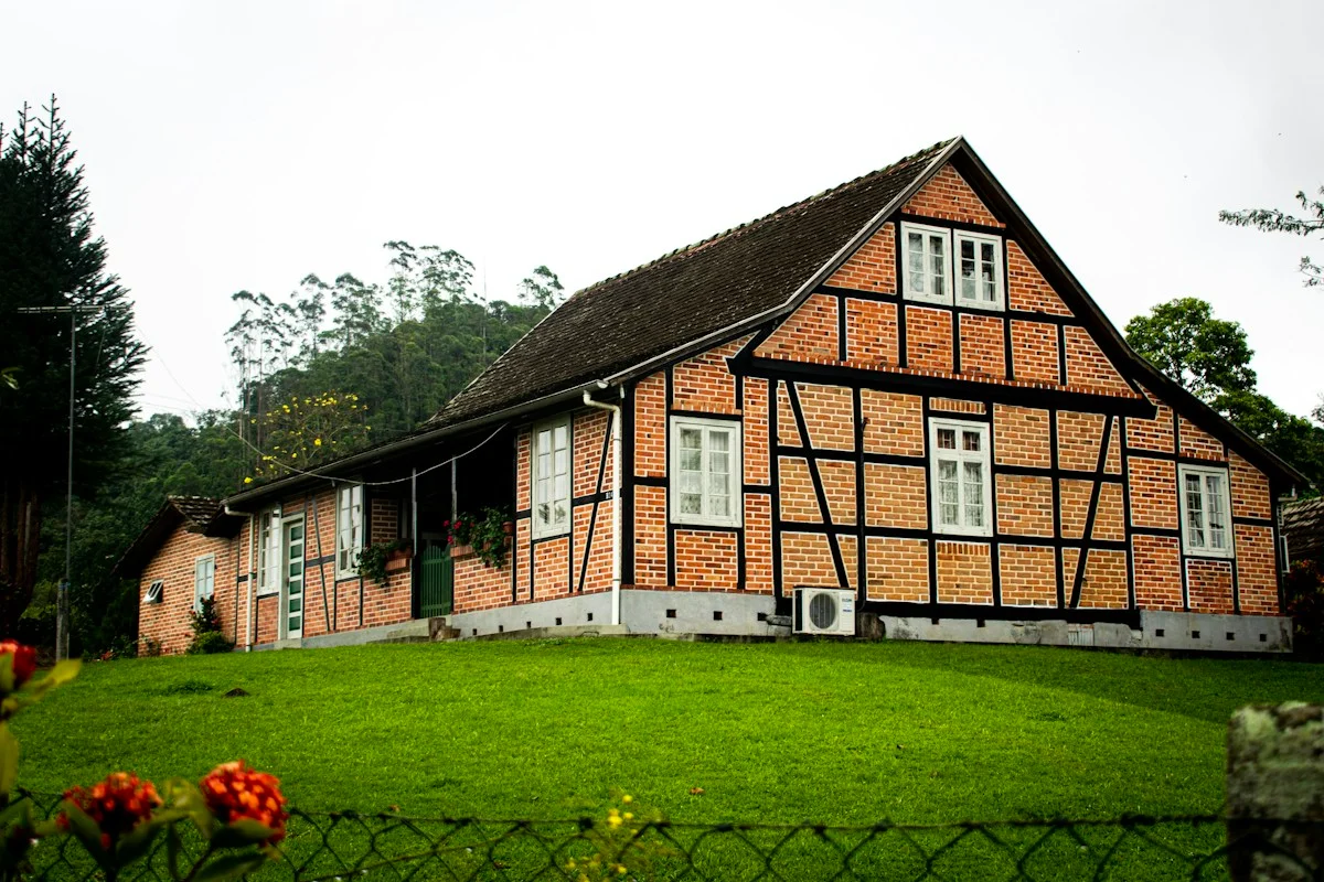 Casa em estilo enxaimel em Pomerode, herança da imigração alemã no Sul do Brasil